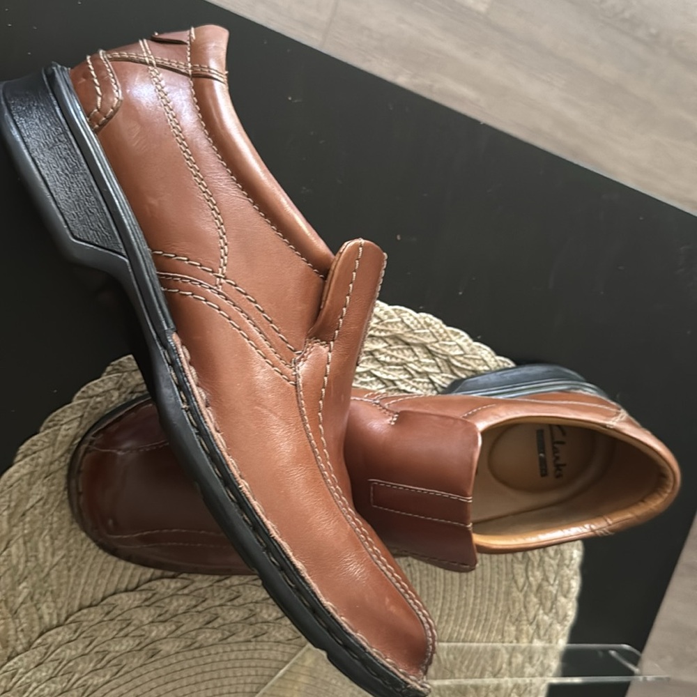 🔥Clarks Brown Leather Loafers Moc-Toe Slip-Ons… Size 10.. BRAND NEW 🔥